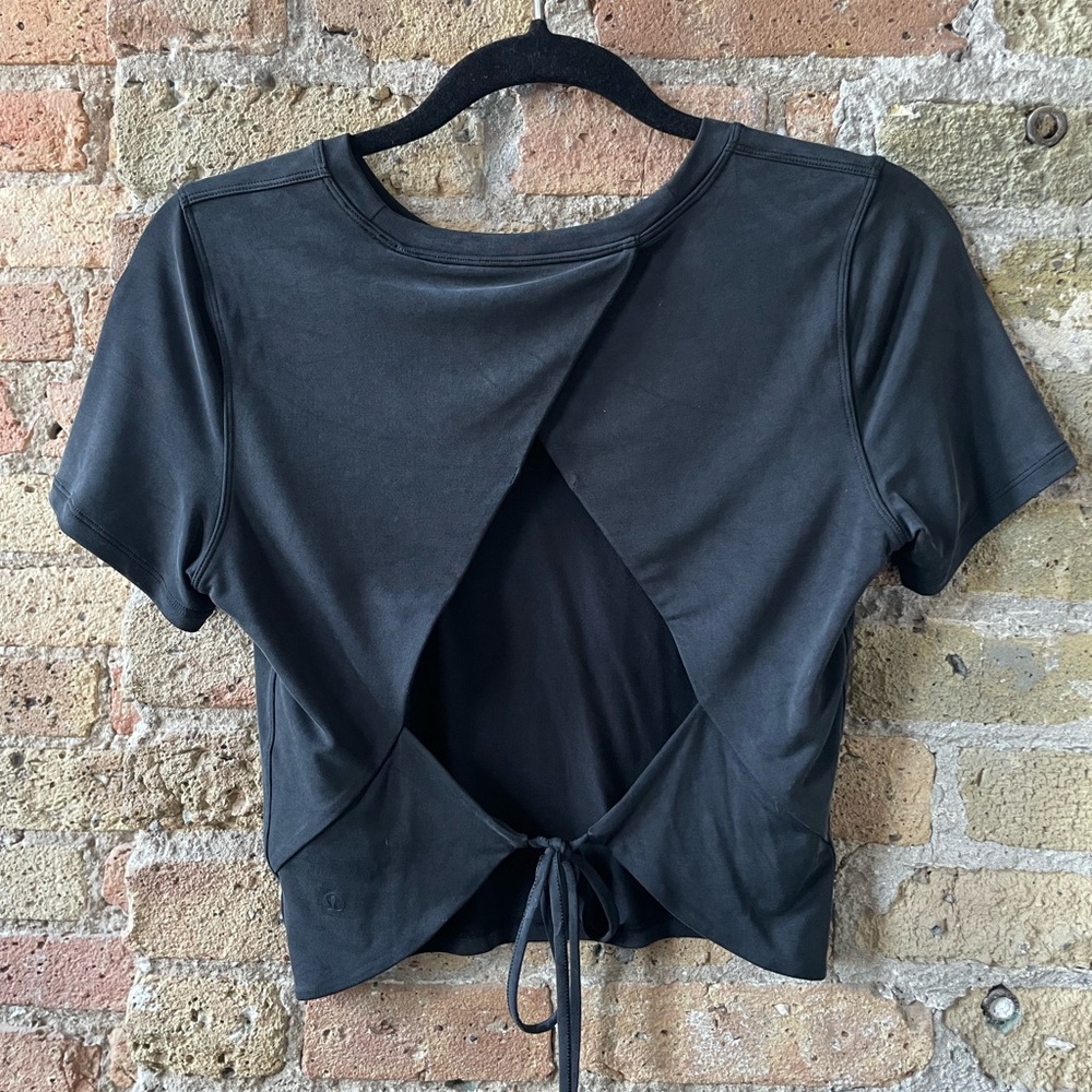 Lululemon Open Back Cropped T-Shirt, Size 6